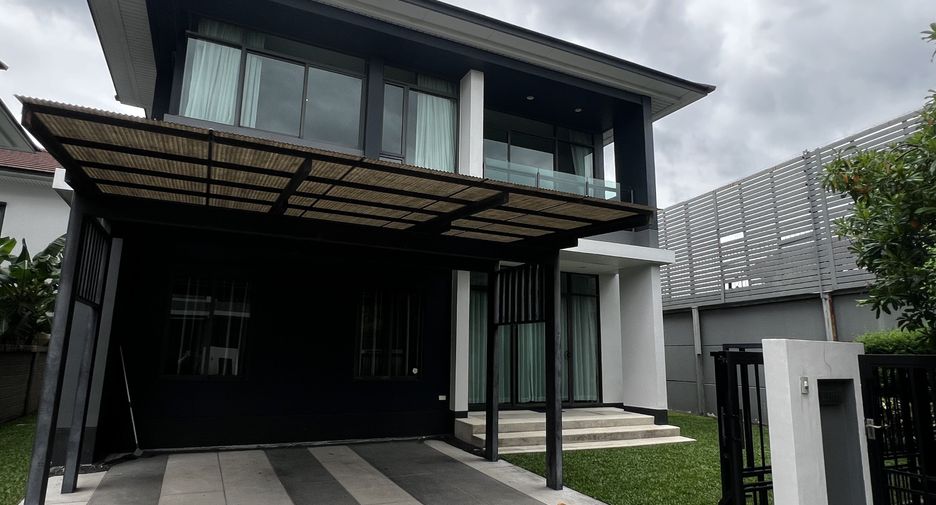 For rent 4 bedrooms house in Bang Kapi, Bangkok