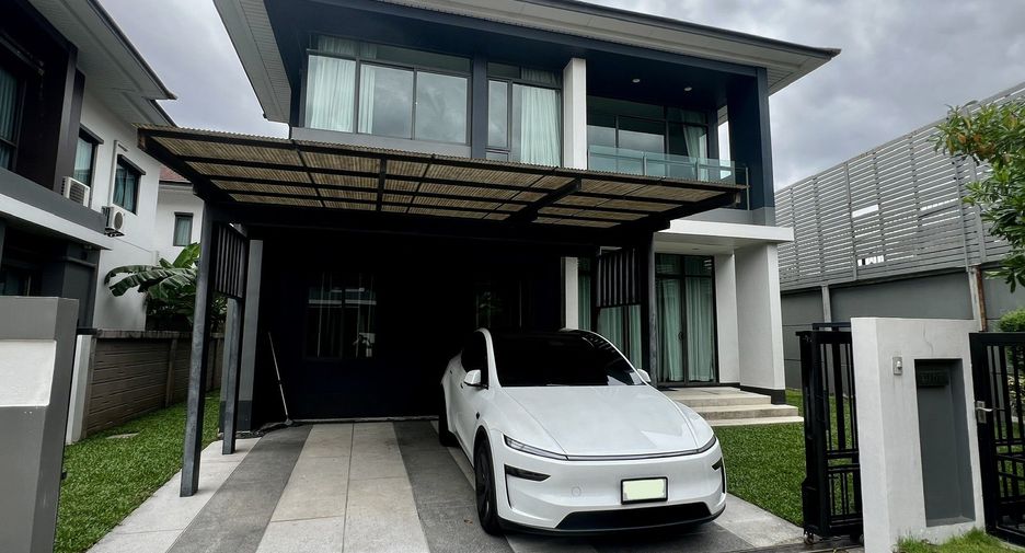 For rent 4 bedrooms house in Bang Kapi, Bangkok