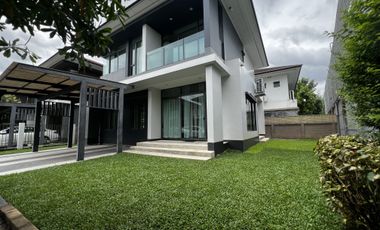 For rent 4 bedrooms house in Bang Kapi, Bangkok