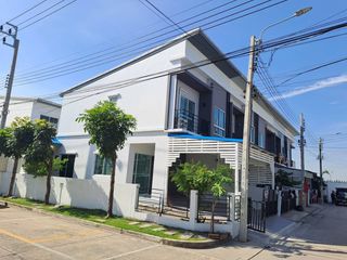 出售 3 卧室 联排别墅 在 Mueang Samut Prakan, Samut Prakan