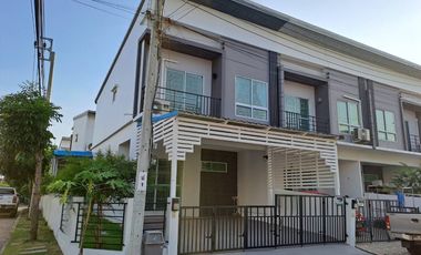 出售 3 卧室 联排别墅 在 Mueang Samut Prakan, Samut Prakan
