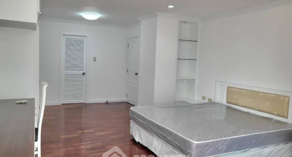 For rent 3 bedrooms condo in Khlong Toei, Bangkok