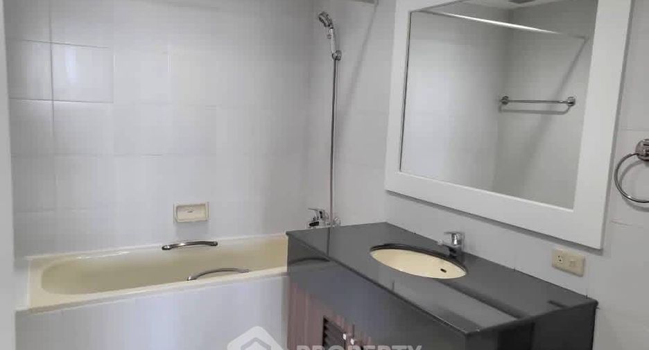 For rent 3 bedrooms condo in Khlong Toei, Bangkok