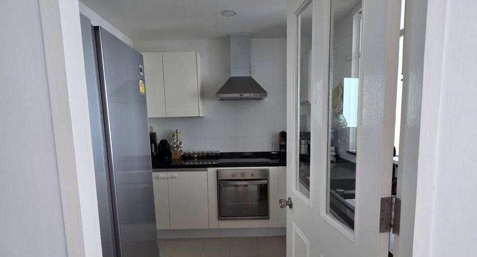 For sale 3 ベッドルーム condo in Khlong Toei, Bangkok