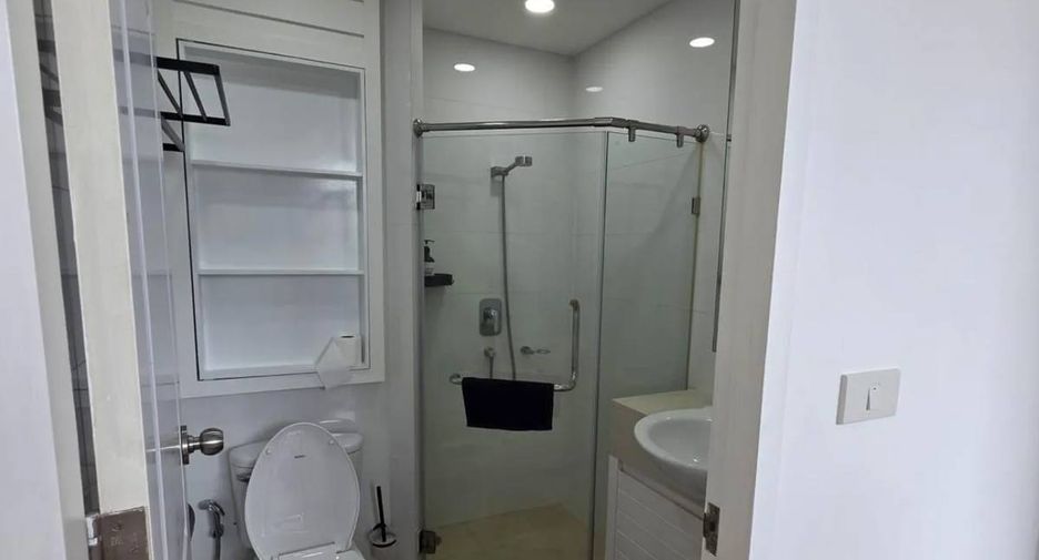 For sale 3 ベッドルーム condo in Khlong Toei, Bangkok