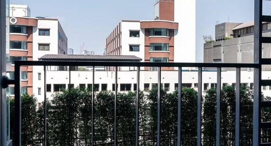 For rent and for sale 1 bed condo in Phra Khanong, Bangkok