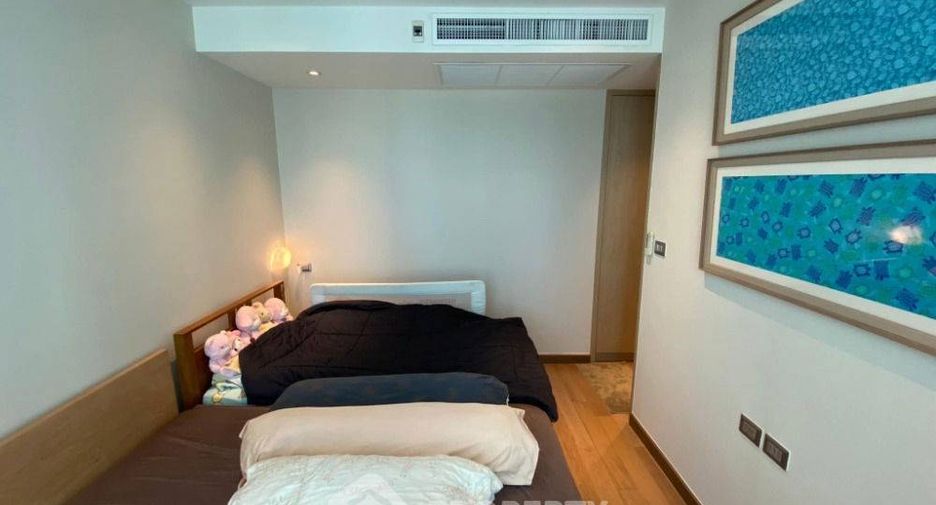 For sale 2 bedrooms condo in Watthana, Bangkok