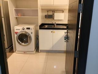 Condo en venta y en alquiler de 2 habitaciones en Huai Khwang, Bangkok