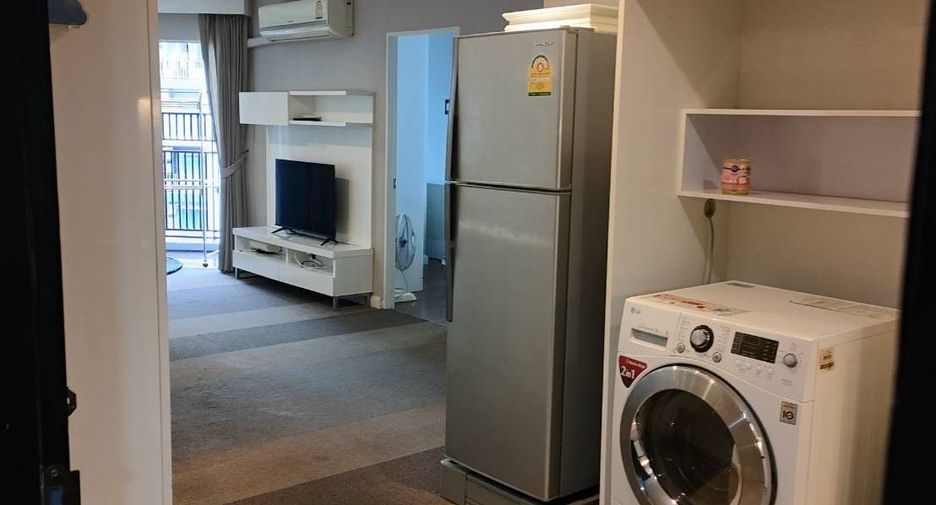 For rent 2 bedrooms condo in Huai Khwang, Bangkok