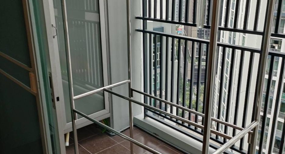 For rent 2 bedrooms condo in Huai Khwang, Bangkok