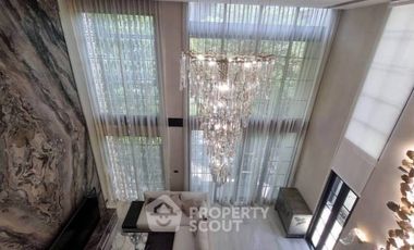 Casa adosada en alquiler y en venta de 4 habitaciones en Watthana, Bangkok