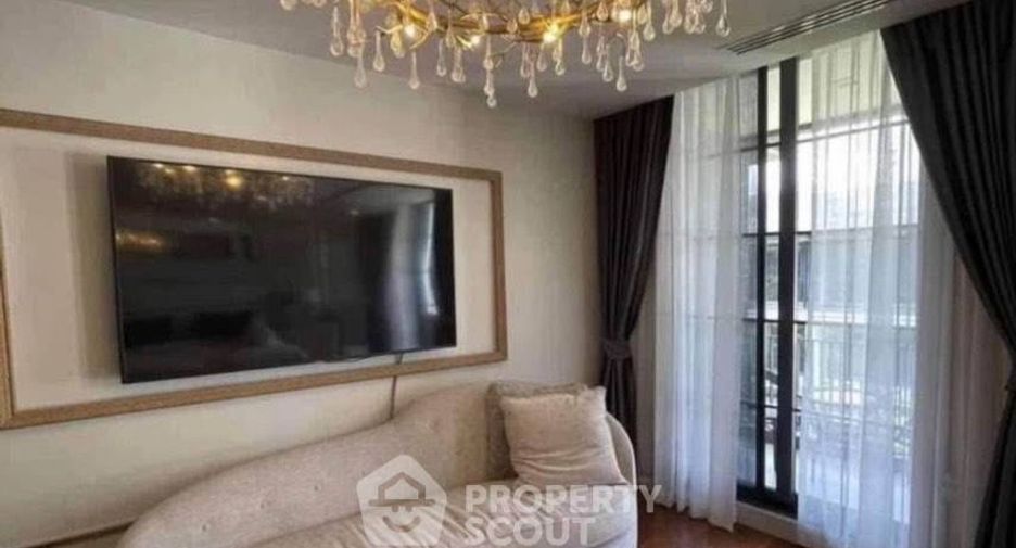 Casa adosada en alquiler y en venta de 4 habitaciones en Watthana, Bangkok
