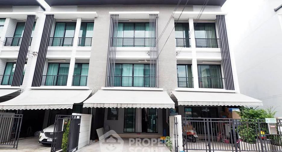 À louer et à vendre 3 chambres maison de ville à Bang Kapi, Bangkok