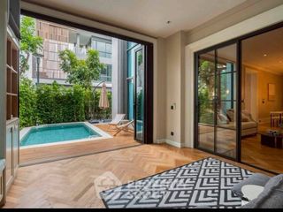 For rent そして for sale 5 ベッドルーム house in Phra Khanong, Bangkok