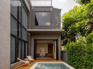 For rent そして for sale 5 ベッドルーム house in Phra Khanong, Bangkok