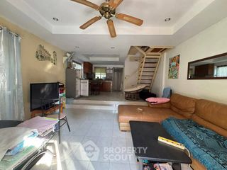 Reihenhaus zum Kauf mit 2 Zimmer in Bang Lamung, Chonburi
