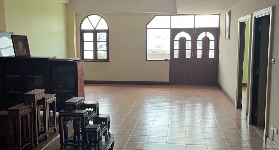 Gewerbefläche zum Kauf mit 6 Zimmer in Bang Lamung, Chonburi