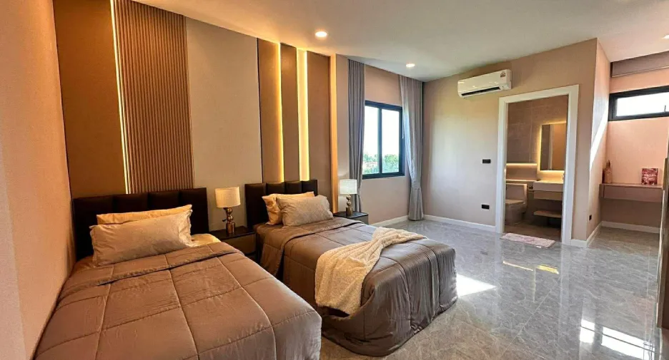 For rent 5 bedrooms villa in Bang Lamung, Chonburi