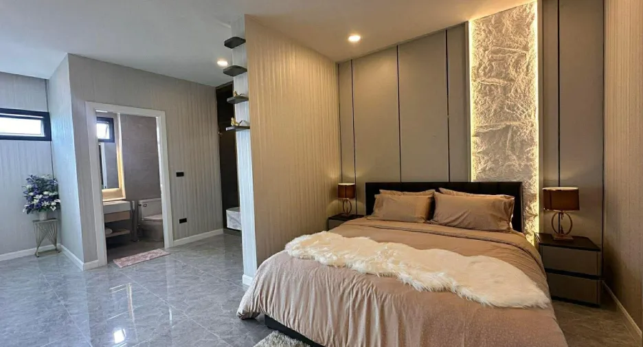 For rent 5 bedrooms villa in Bang Lamung, Chonburi