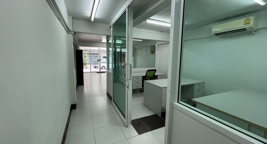 Oficina en alquiler de 1 habitaciones en Bang Khae, Bangkok