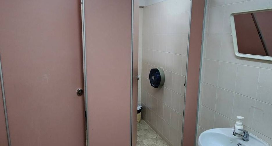 Oficina en alquiler de 1 habitaciones en Bang Khae, Bangkok