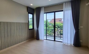 Haus zum Kauf mit 4 Zimmer in Mueang Chiang Mai, Chiang Mai