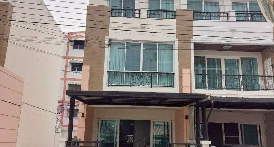 For rent 3 bedrooms townhouse in Rat Burana, Bangkok