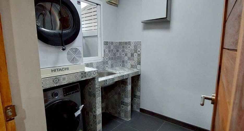 For rent 3 bedrooms townhouse in Rat Burana, Bangkok