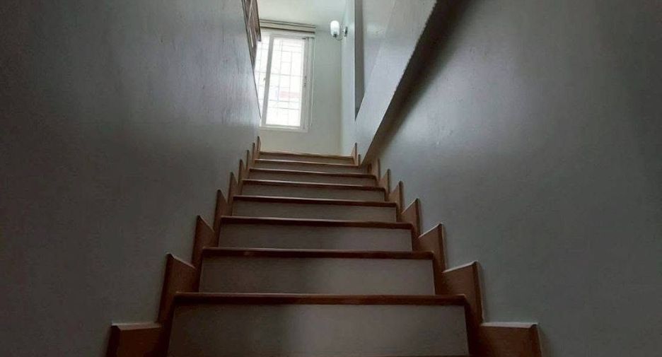For rent 3 bedrooms townhouse in Rat Burana, Bangkok