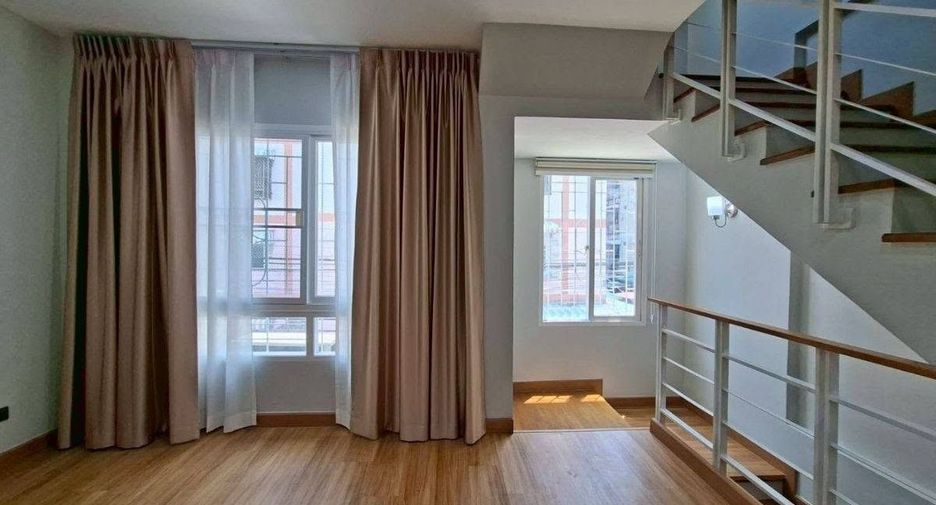 For rent 3 bedrooms townhouse in Rat Burana, Bangkok