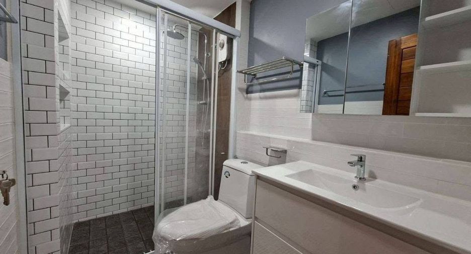 For rent 3 bedrooms townhouse in Rat Burana, Bangkok