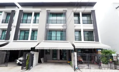À vendre et à louer 3 chambres maison de ville à Bang Kapi, Bangkok