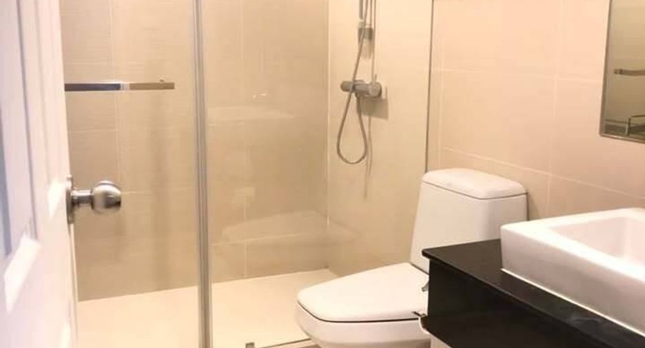 For sale 2 bedrooms condo in Huai Khwang, Bangkok