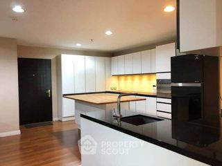 For sale 2 bedrooms condo in Huai Khwang, Bangkok