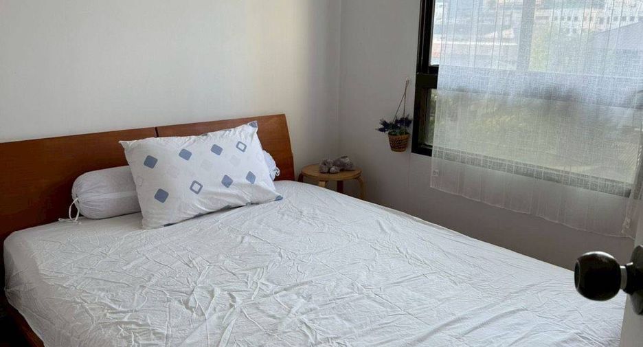 For rent 2 bedrooms condo in Sathon, Bangkok