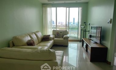 For rent 2 bedrooms condo in Huai Khwang, Bangkok