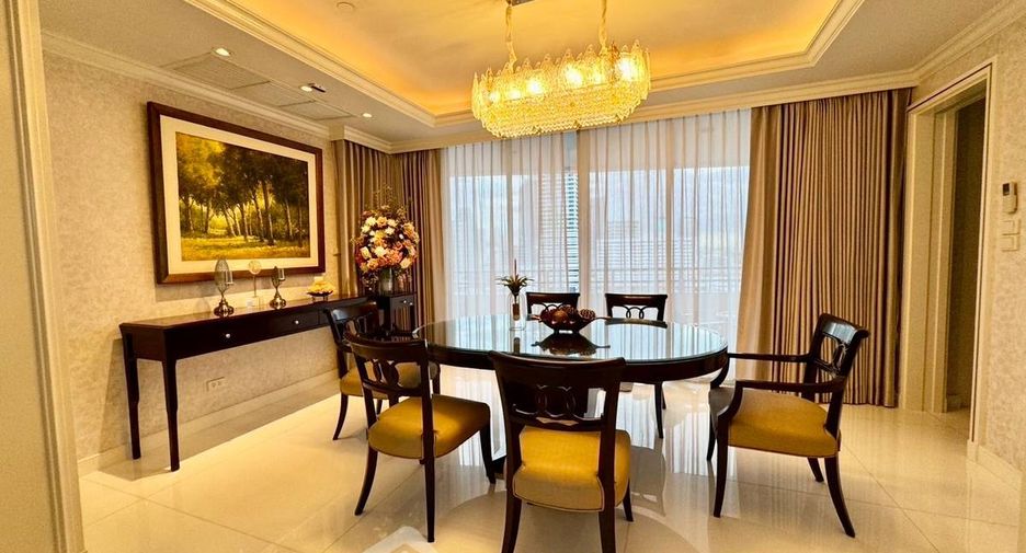 À louer 4 chambres condo à Watthana, Bangkok