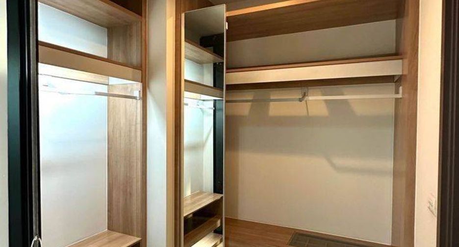 For rent 2 bedrooms condo in Pathum Wan, Bangkok