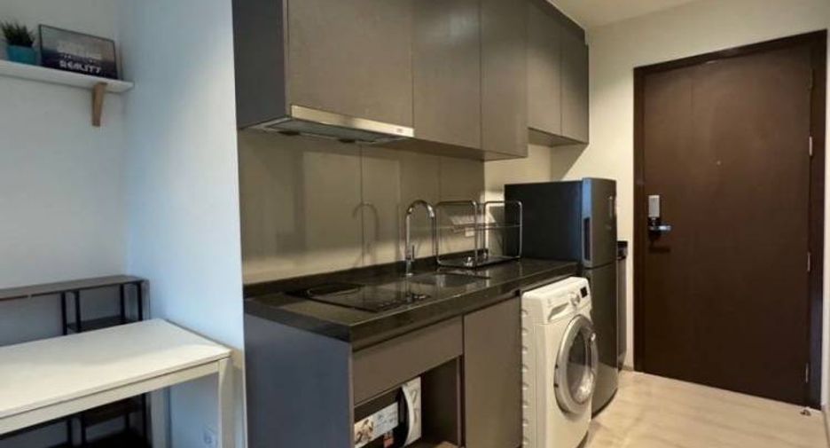Condo en alquiler de 2 habitaciones en Huai Khwang, Bangkok