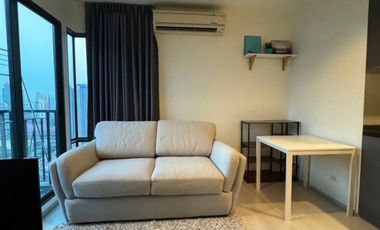 Condo en alquiler de 2 habitaciones en Huai Khwang, Bangkok