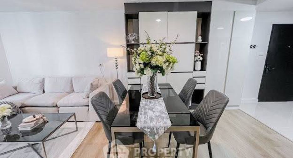For rent 2 bedrooms condo in Huai Khwang, Bangkok