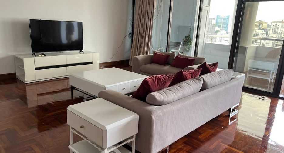 For rent 3 bedrooms condo in Watthana, Bangkok
