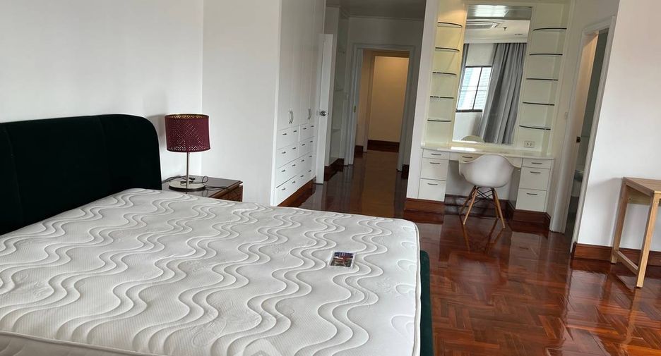 For rent 3 bedrooms condo in Watthana, Bangkok