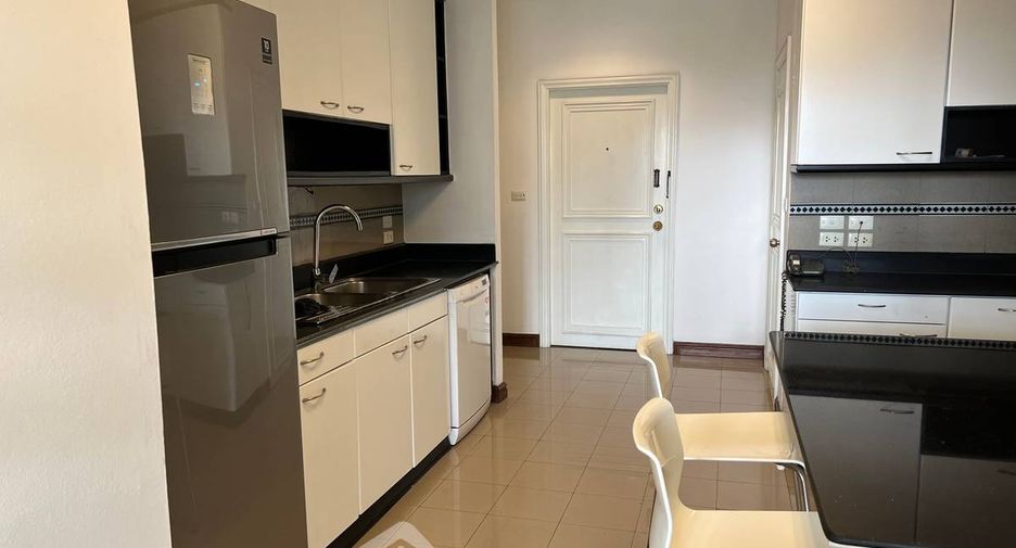 For rent 3 bedrooms condo in Watthana, Bangkok