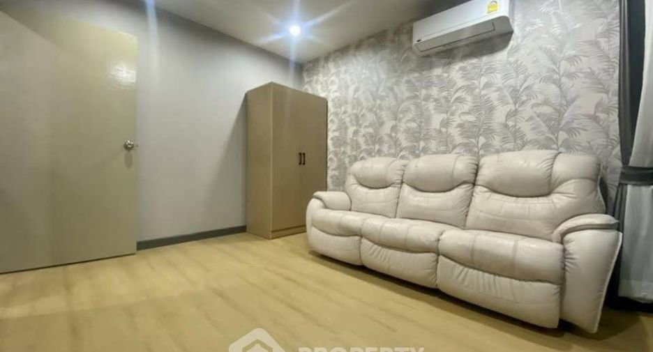 Condo en alquiler de 3 habitaciones en Yan Nawa, Bangkok
