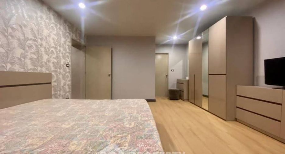 Condo en alquiler de 3 habitaciones en Yan Nawa, Bangkok