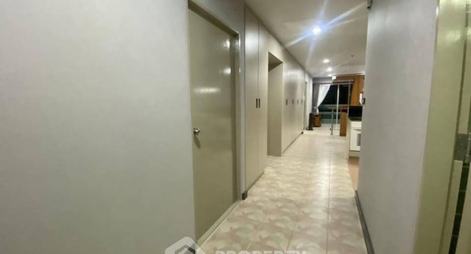 Condo en alquiler de 3 habitaciones en Yan Nawa, Bangkok