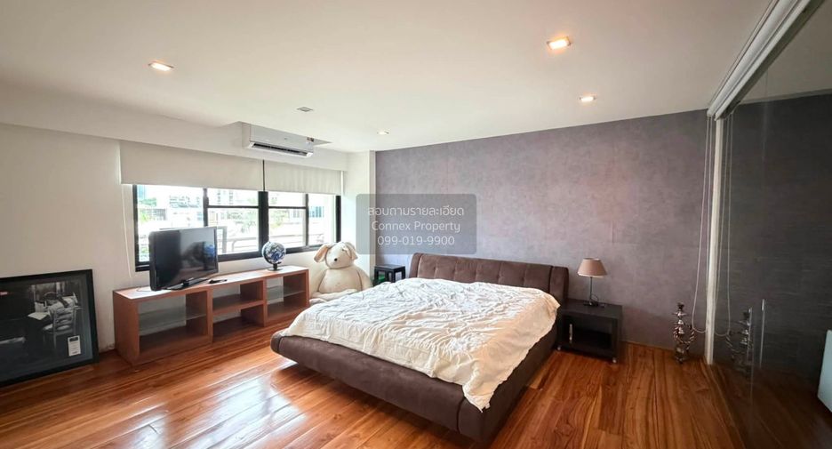 For rent 2 bedrooms condo in Yan Nawa, Bangkok