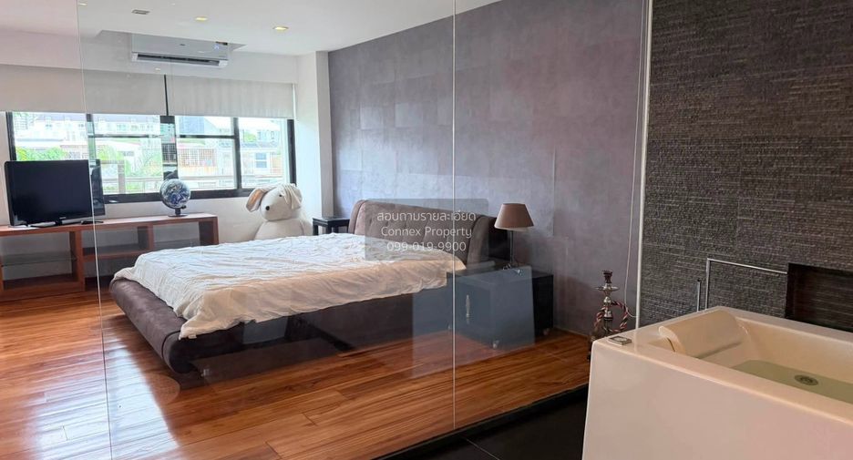 For rent 2 bedrooms condo in Yan Nawa, Bangkok