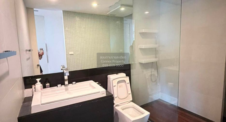 For rent 2 bedrooms condo in Yan Nawa, Bangkok